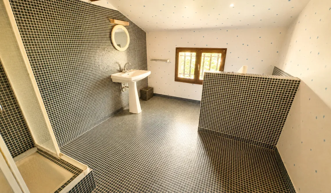 Dans un écrin de verdure sur Briscous - Belle traditionnelle de 198 m² habitable et ses 5 chambres, séjour cathédrale, garage sur parcelle de 4 000 m²