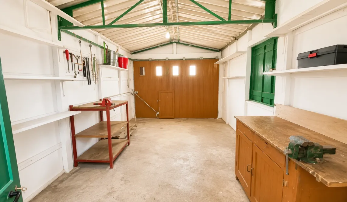 RARE sur Anglet Cantau - Maison mitoyenne des années 60 de 70 m² habitable sur parcelle de 212 m² avec 2 garages dont un attenant