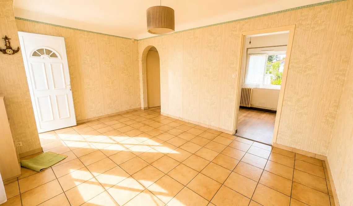 RARE sur Anglet Cantau - Maison mitoyenne des années 60 de 70 m² habitable sur parcelle de 212 m² avec 2 garages dont un attenant