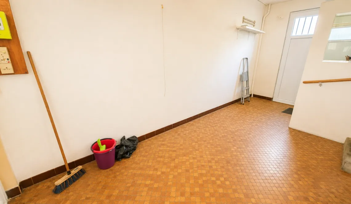 RARE sur Anglet Cantau - Maison mitoyenne des années 60 de 70 m² habitable sur parcelle de 212 m² avec 2 garages dont un attenant