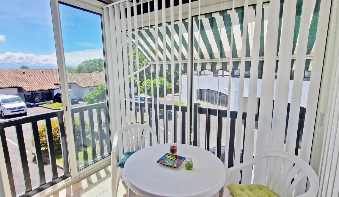 Dans jolie résidence arborée et calme à Boucau - Appartement lumineux exposée sud-ouest de 36 m² type F2 avec place de parking privative + cave