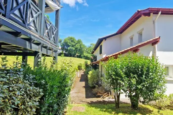 Dans jolie résidence arborée et calme à Boucau - Appartement lumineux exposée sud-ouest de 36 m² type F2 avec place de parking privative + cave