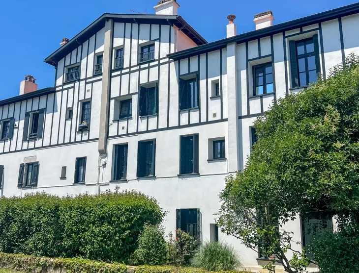 Rare Bayonne Marracq- Appartement T4 de caractère dans une belle villa des années 30 avec parking privatif et grand cellier