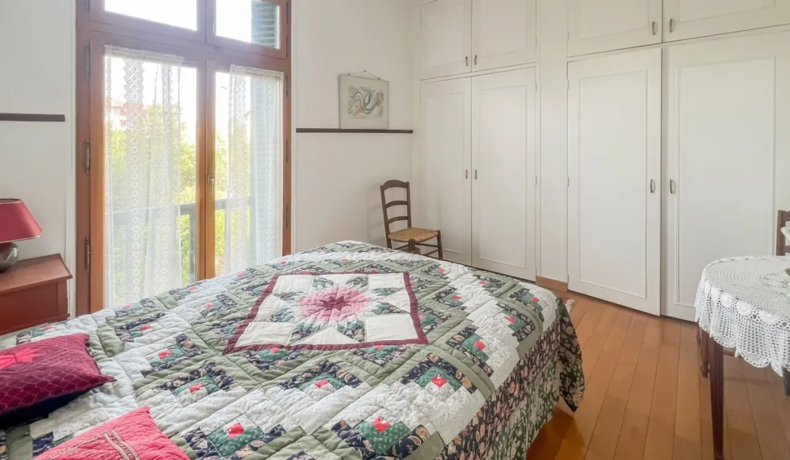 Rare Bayonne Marracq- Appartement T4 de caractère dans une belle villa des années 30 avec parking privatif et grand cellier