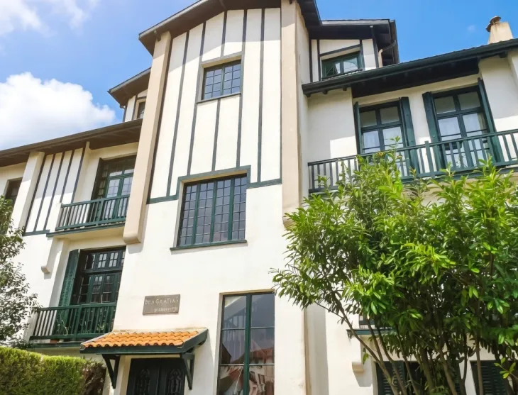 Rare Bayonne Marracq- Appartement T3/4 de caractère avec jardin privatif de 60 m² dans une maison de Maître avec place de parking dans la résidence