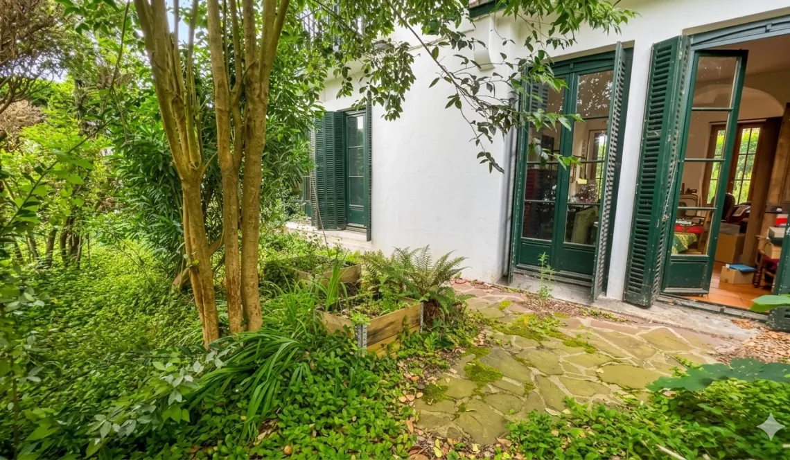 Rare Bayonne Marracq- Appartement T3/4 de caractère avec jardin privatif de 60 m² dans une maison de Maître avec place de parking dans la résidence