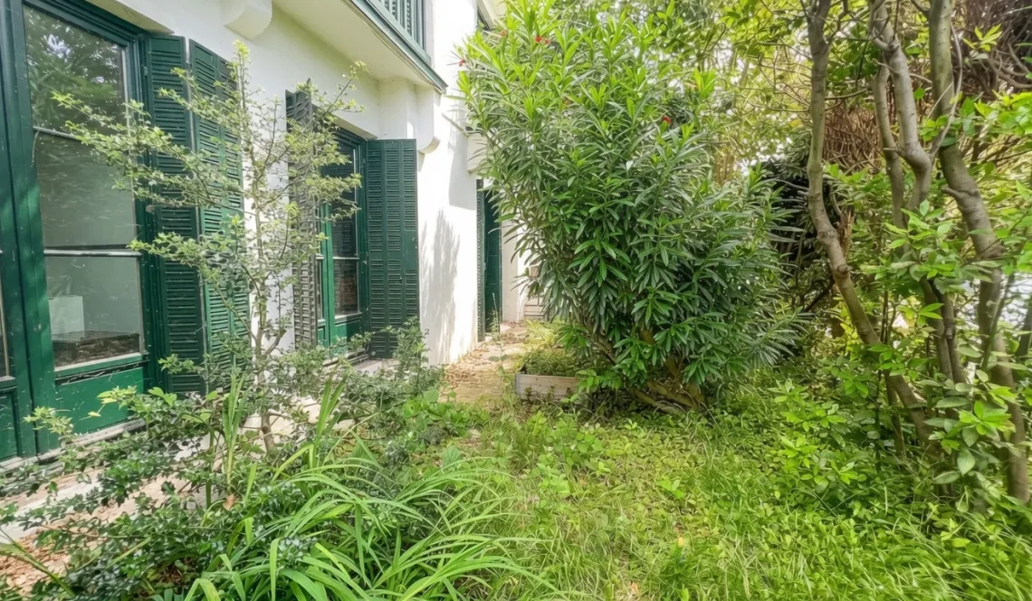 Rare Bayonne Marracq- Appartement T3/4 de caractère avec jardin privatif de 60 m² dans une maison de Maître avec place de parking dans la résidence