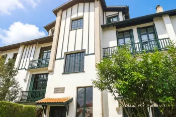 Rare Bayonne Marracq- Appartement T3/4 de caractère avec jardin privatif de 60 m² dans une maison de Maître avec place de parking dans la résidence