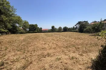 Rare sur Bassussarry - Parcelle à bâtir plate à viabiliser de 2 531m² plein sud avec vue sur les montagnes pour un projet hors du commun