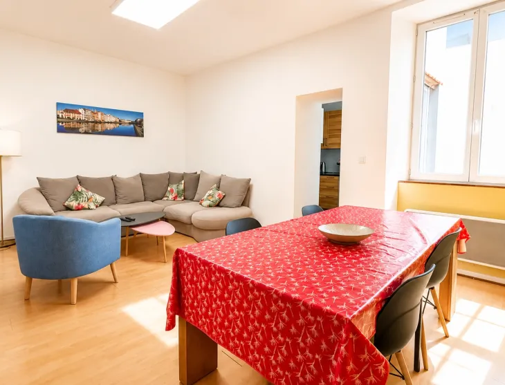 A vendre Bayonne-Joli T3 de 54 m² habitable dans le quartier recherché de Saint Esprit avec un spacieux séjour et 2 chambres avec placards