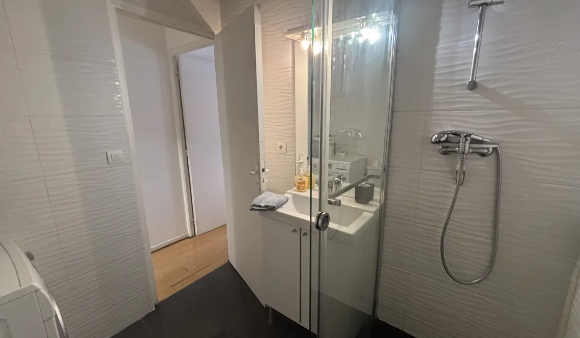 A vendre Bayonne-Joli T3 de 54 m² habitable dans le quartier recherché de Saint Esprit avec un spacieux séjour et 2 chambres avec placards