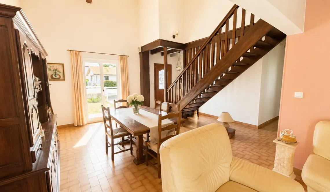 A deux pas du centre d’Anglet - Maison traditionnelle des années 1984 de 139 m² habitable, 4 chambres dont deux en rdc sur belle parcelle de 920 m²
