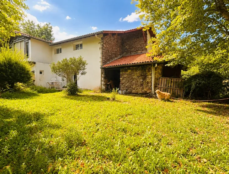 Louhossoa Coeur du Pays Basque - Spacieux T4 de 120 m² dans petite coproprié de 2 lots, avec jardin privatif + terrasse de 200 m², 3 chambres dont une avec dressing attenant