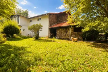 Louhossoa Coeur du Pays Basque - Spacieux T4 de 120 m² dans petite coproprié de 2 lots, avec jardin privatif + terrasse de 200 m², 3 chambres dont une avec dressing attenant