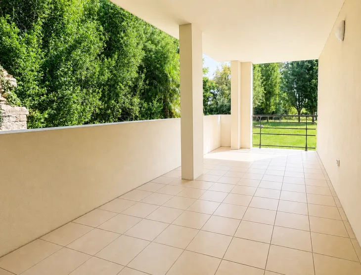 Sur les hauteurs de Bayonne - Dans résidence de 2010 au calme, joli type 3 de 65 m² habitable et sa terrasse de 16 m² + place de parking privative