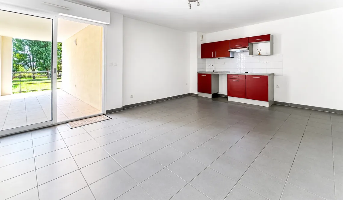 Sur les hauteurs de Bayonne - Dans résidence de 2010 au calme, joli type 3 de 65 m² habitable et sa terrasse de 16 m² + place de parking privative