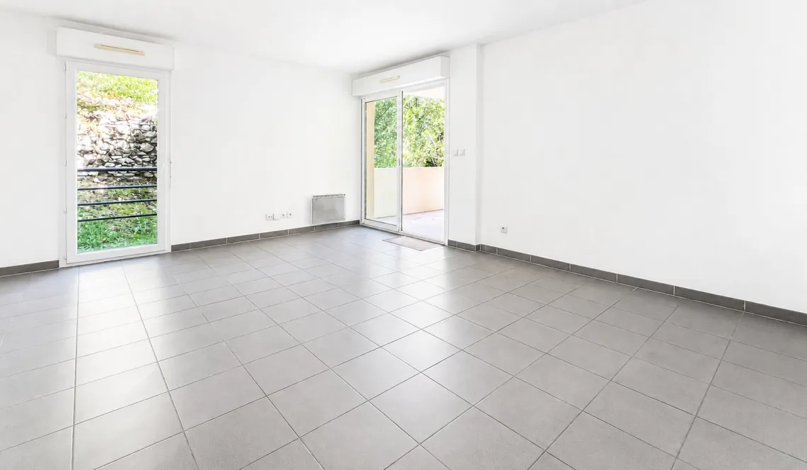 Sur les hauteurs de Bayonne - Dans résidence de 2010 au calme, joli type 3 de 65 m² habitable et sa terrasse de 16 m² + place de parking privative