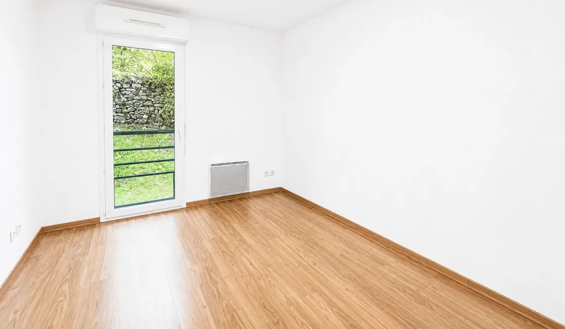 Sur les hauteurs de Bayonne - Dans résidence de 2010 au calme, joli type 3 de 65 m² habitable et sa terrasse de 16 m² + place de parking privative