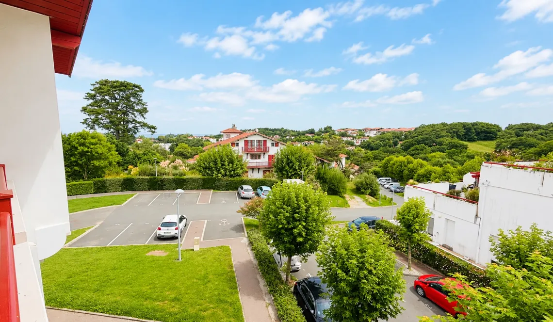 Co Exclusivité à St Jean de Luz - Joli type 3 de 54 m² habitable au dernier étage d’une résidence de 2010 + cave + terrasse + parking