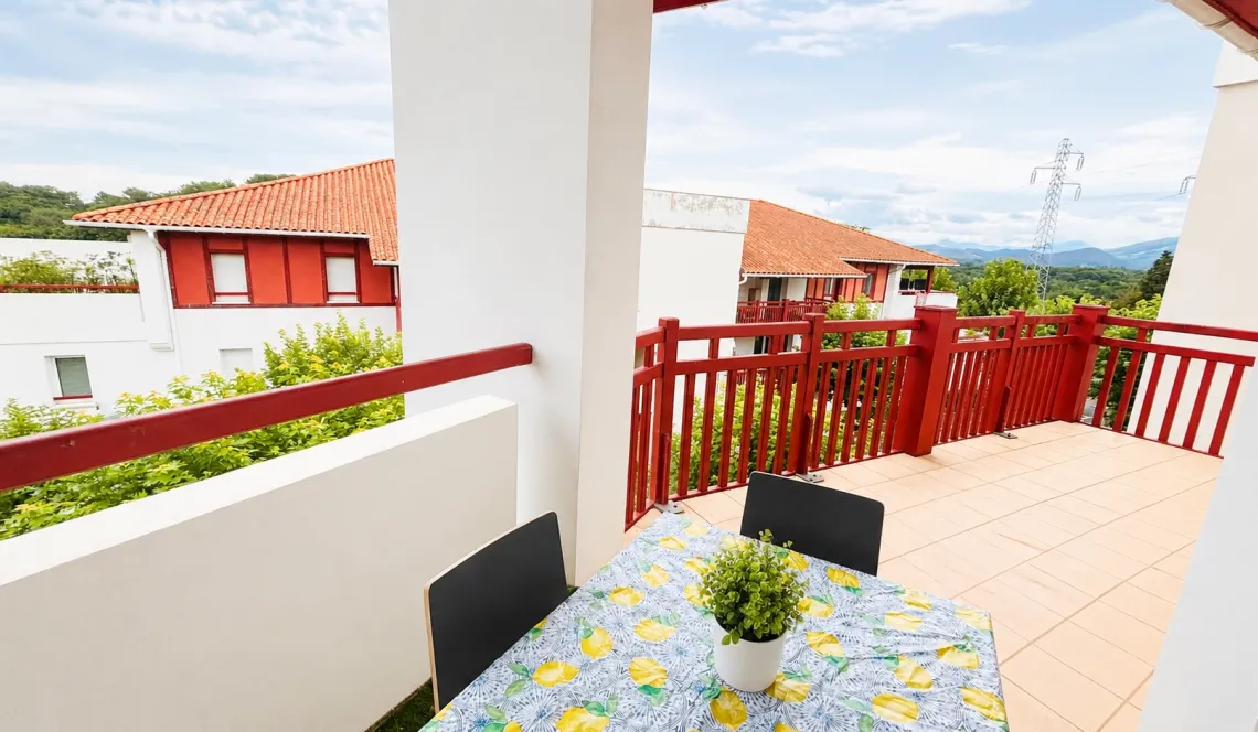 Co Exclusivité à St Jean de Luz - Joli type 3 de 54 m² habitable au dernier étage d’une résidence de 2010 + cave + terrasse + parking