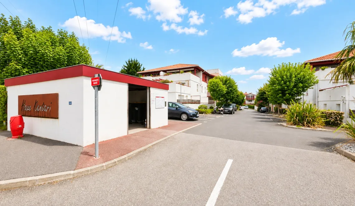 Co Exclusivité à St Jean de Luz - Joli type 3 de 54 m² habitable au dernier étage d’une résidence de 2010 + cave + terrasse + parking