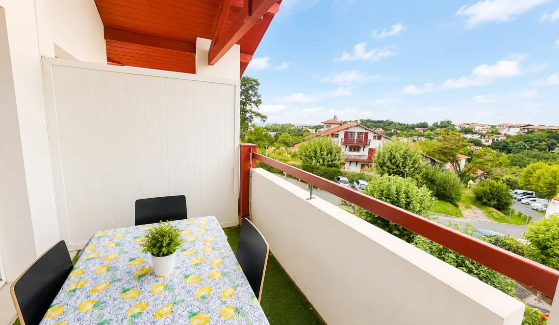 Co Exclusivité à St Jean de Luz - Joli type 3 de 54 m² habitable au dernier étage d’une résidence de 2010 + cave + terrasse + parking