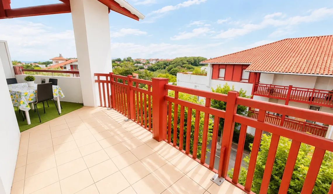 Co Exclusivité à St Jean de Luz - Joli type 3 de 54 m² habitable au dernier étage d’une résidence de 2010 + cave + terrasse + parking
