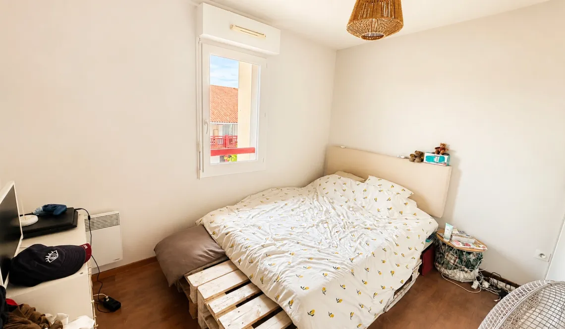Co Exclusivité à St Jean de Luz - Joli type 3 de 54 m² habitable au dernier étage d’une résidence de 2010 + cave + terrasse + parking