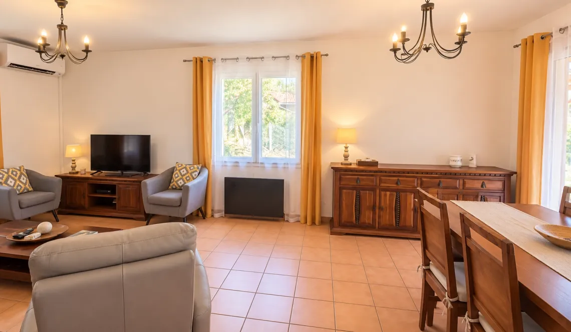 Biarritz proche Gare - Joli pavillon mitoyen d’un côté de 84 m² habitable sur deux niveaux, pièce de vie de 24 m² à l’étage, grande terrasse, garage de 24 m² + cave de 20 m²