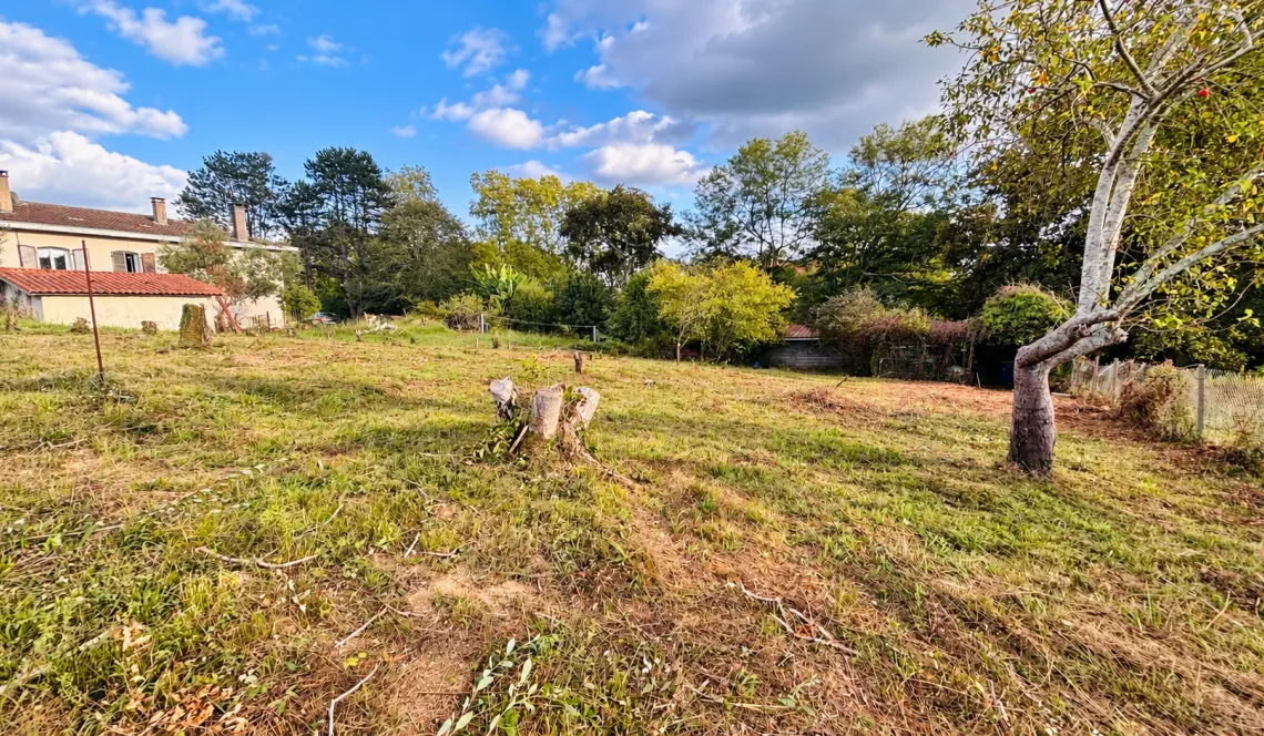 Sur Biaudos à la campagne - Belle parcelle à bâtir de 898 m² à viabiliser pour un projet au calme et le nez dans la forêt