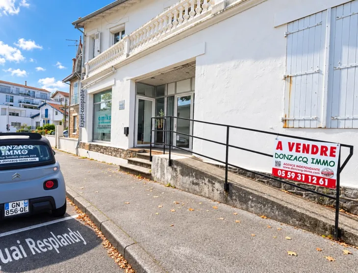 Bayonne quai Resplandy - Local commercial/appartement de 90 m² au sol qui offre de nombreuses possibilités d’exploitation, avec un peu d’imagination!