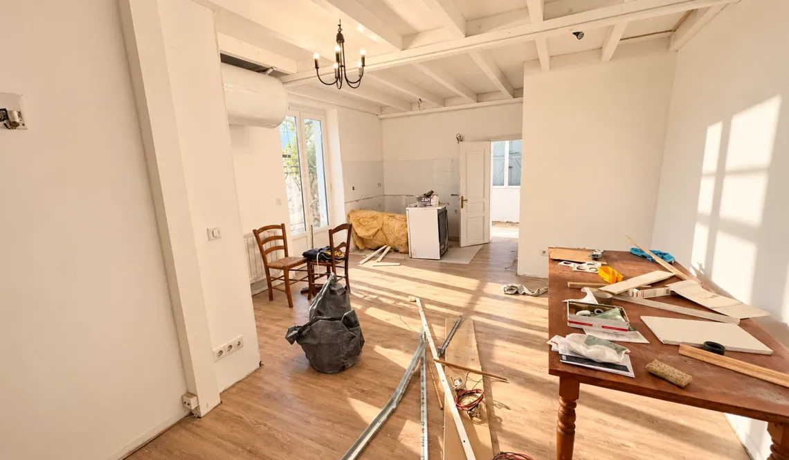 Bayonne quai Resplandy - Local commercial/appartement de 90 m² au sol qui offre de nombreuses possibilités d’exploitation, avec un peu d’imagination!
