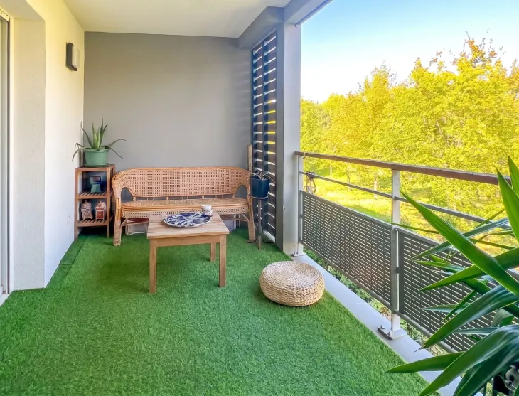 Anglet St Jean - Joli type 3 de 70 m² habitable avec belle pièce de vie de 35 m² sur terrasse de 10 m², cave et place de parking atitrée!