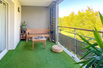 Anglet St Jean - Joli type 3 de 70 m² habitable  avec belle pièce de vie de 35 m² sur terrasse de 10 m², cave et place de parking atitrée!