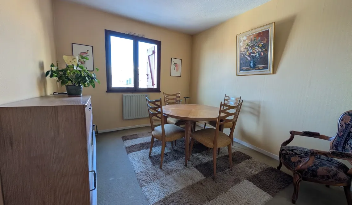 Sur Biarritz Avenue de la Marne - Etage élevé pour ce type 4 de 85 m² habitable à relooker, pièce de vie de 26 m² plein sud, 3 chambres, cave + parking en sous-sol