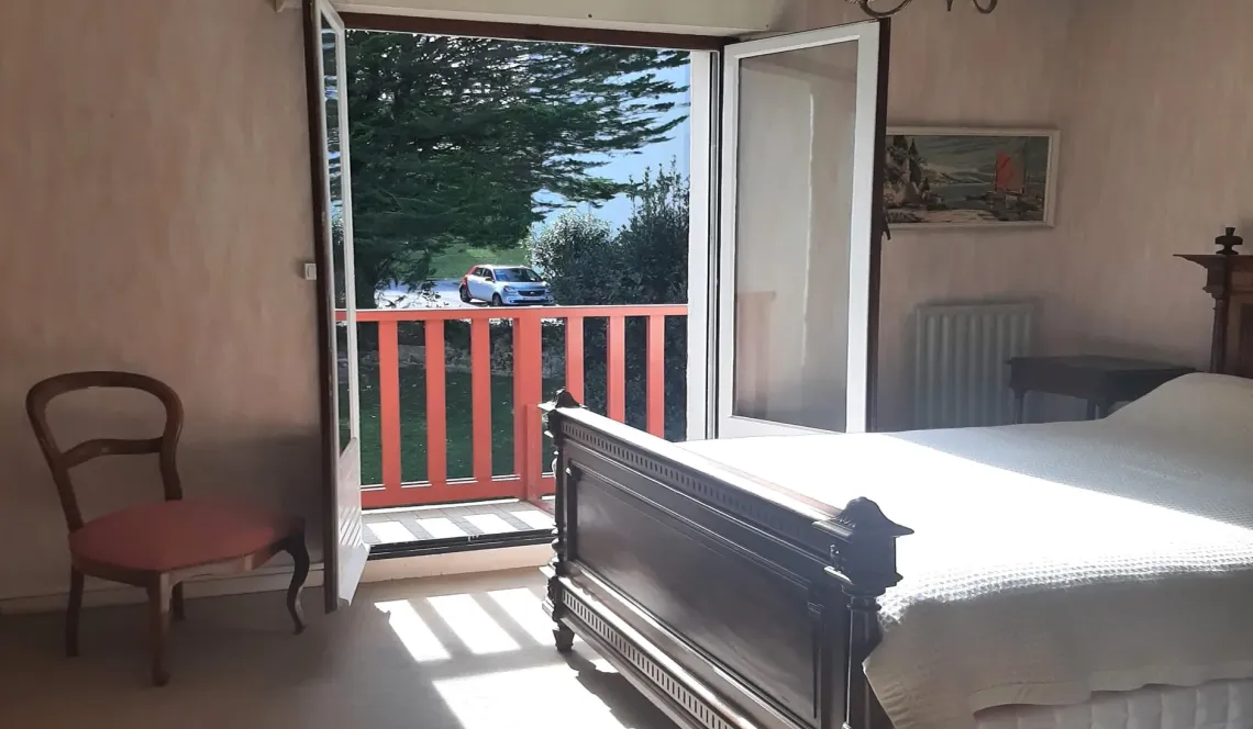 Sur Biarritz Avenue de la Marne - Etage élevé pour ce type 4 de 85 m² habitable à relooker, pièce de vie de 26 m² plein sud, 3 chambres, cave + parking en sous-sol