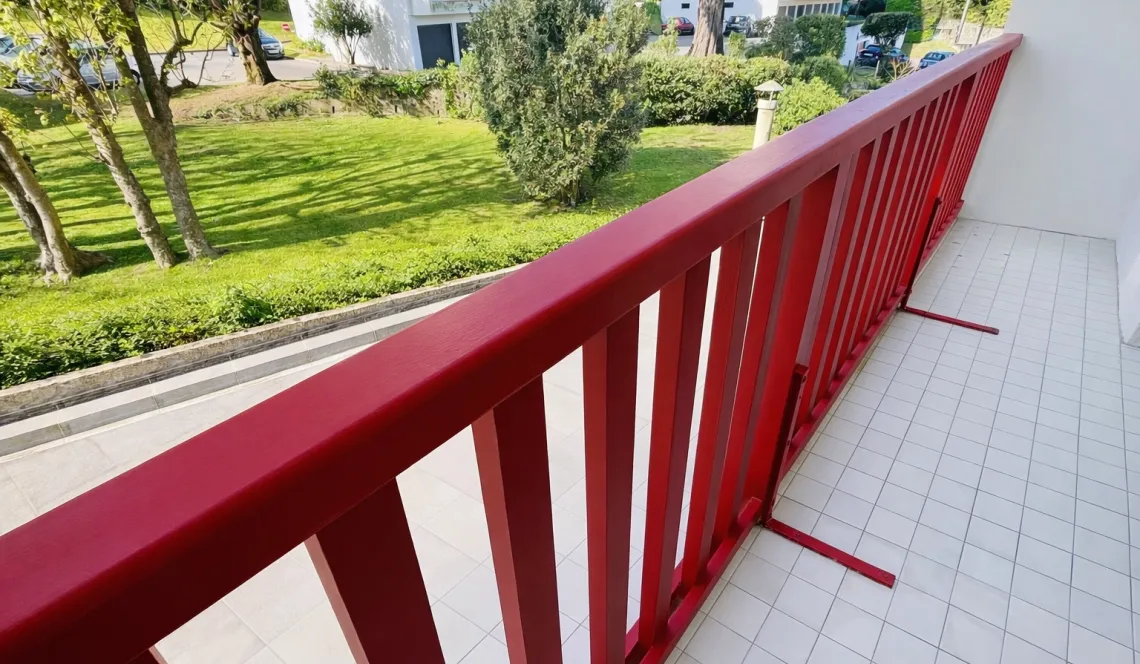 Sur Biarritz Avenue de la Marne - Etage élevé pour ce type 4 de 85 m² habitable à relooker, pièce de vie de 26 m² plein sud, 3 chambres, cave + parking en sous-sol