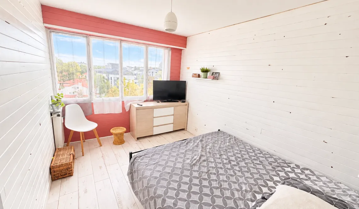 Anglet Central - A deux pas de la Mairie, joli type 3 de 62 m² habitable, pièce de vie de 27 m² sur balcon/terrasse + cave + parking extérieur