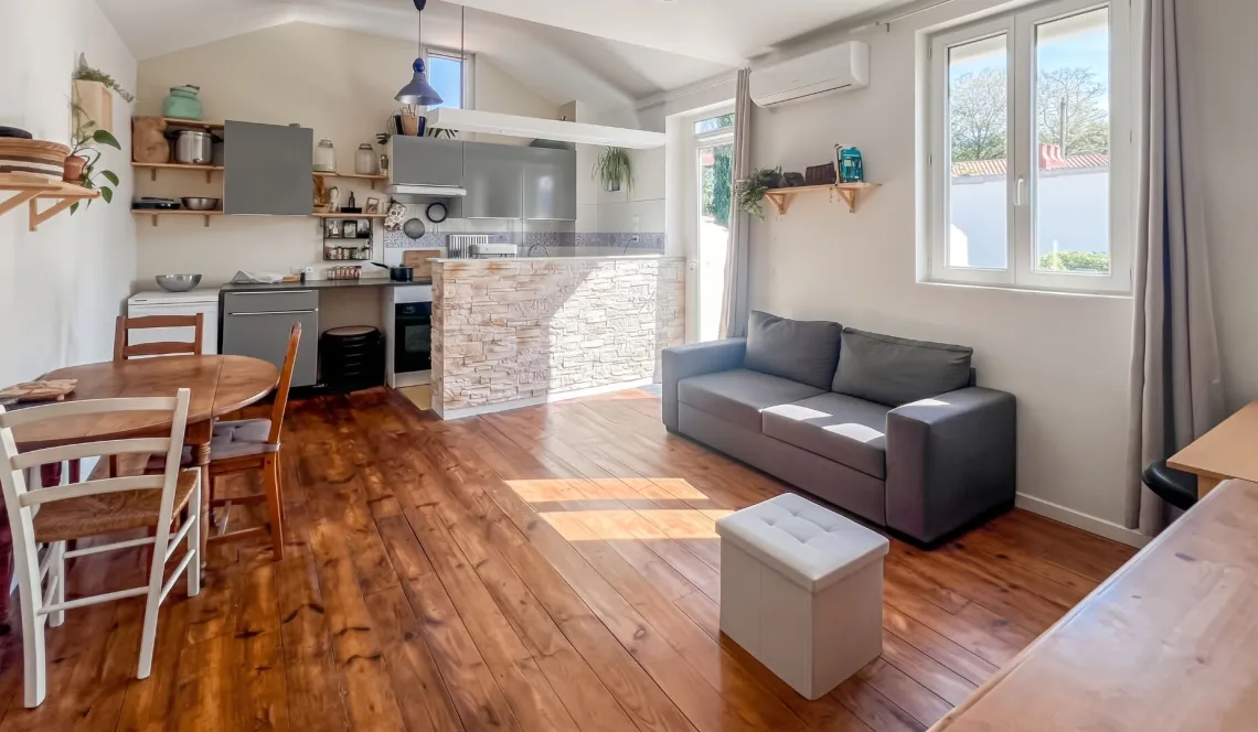 Bayonne St Esprit - Dernier étage dans une petite copropriété de 12 lots pour ce type 2 mansardé de 50 m² au sol + terrasse + cellier