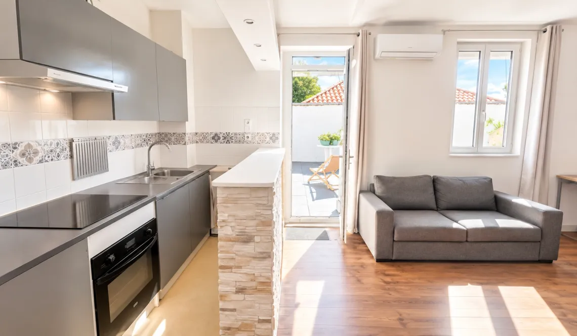 Bayonne St Esprit - Dernier étage dans une petite copropriété de 12 lots pour ce type 2 mansardé de 50 m² au sol + terrasse + cellier
