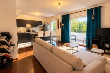 Bayonne Sainsontan - Dernier étage pour ce spacieux type 2 de 47 m² H avec une belle terrasse plein est de 12 m² + garage en sous-sol