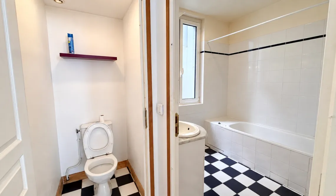 Bayonne St Esprit - Petite copropriété pour ce type 3 de 57 m² habitable entièrement rénové, pièce de vie de 30 m² + cellier
