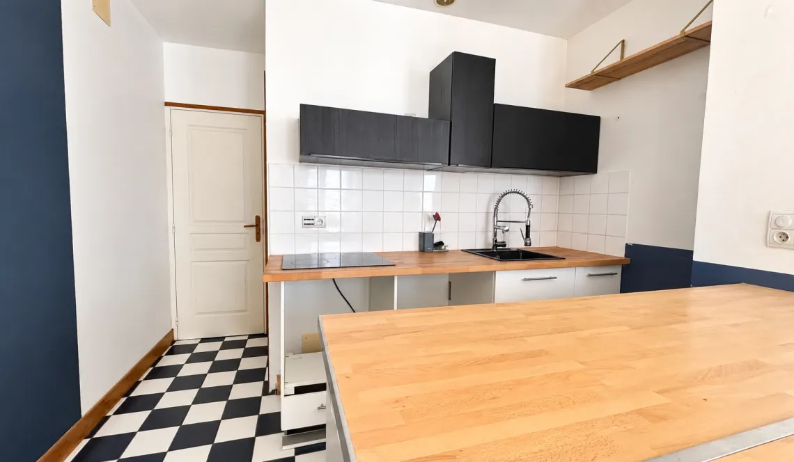 Bayonne St Esprit - Petite copropriété pour ce type 3 de 57 m² habitable entièrement rénové, pièce de vie de 30 m² + cellier