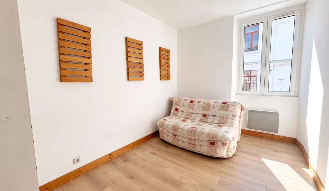 Bayonne St Esprit - Petite copropriété pour ce type 3 de 57 m² habitable entièrement rénové, pièce de vie de 30 m² + cellier