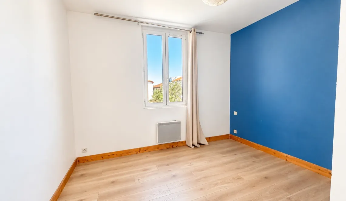 Bayonne St Esprit - Petite copropriété pour ce type 3 de 57 m² habitable entièrement rénové, pièce de vie de 30 m² + cellier