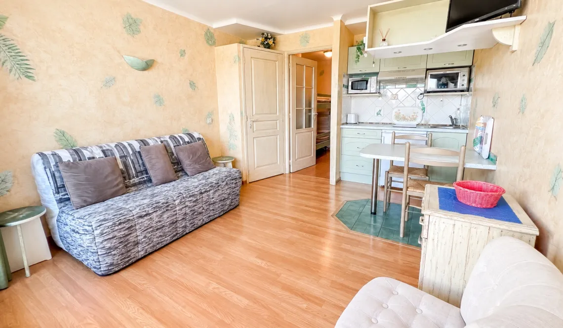 Anglet entre les plages et le golf - Emplacement unique pour ce joli type 2 de 22 m² habitable au dernier étage, terrasse + place de parking