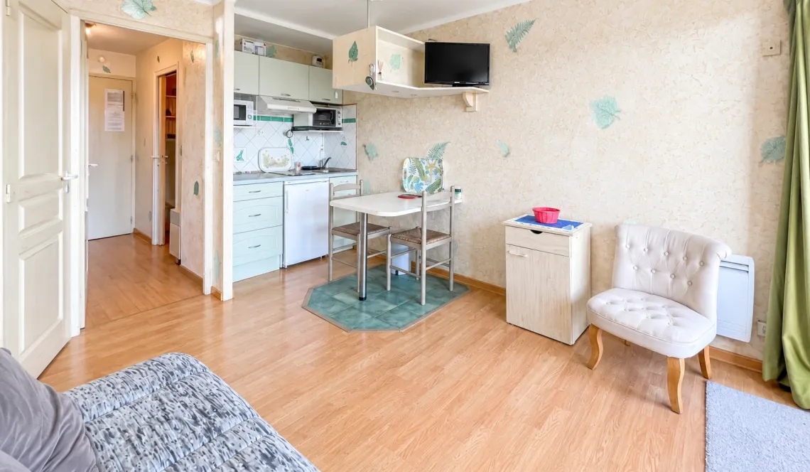 Anglet entre les plages et le golf - Emplacement unique pour ce joli type 2 de 22 m² habitable au dernier étage, terrasse + place de parking