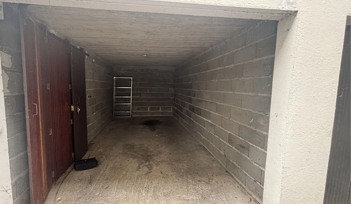 RARE sur Biarritz Tamames - Dans résidence des années 65, coquet et entièrement rénové pour ce type 4 de 85 m² habitable, grande pièce de vie de 41 m² sur balcon, cave et garage privatif