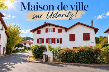 Ustaritz Coeur de ville - Belle bâtisse de 187 m² habitable sur trois niveaux à terminer de rénover, le plus gros étant fait! Nombreuses possibilités s’offrent à vous!