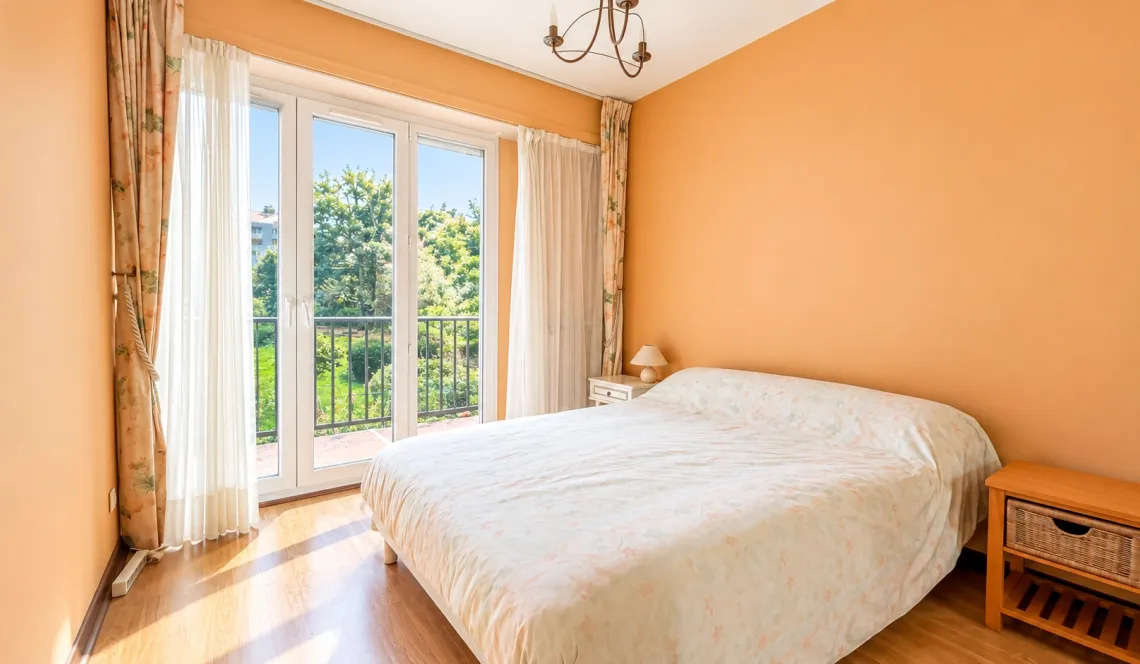 Bayonne quartier Marracq - Joli type 3 de 77 m² habitable, pièce de vie de 26 m² sur balcon, cave et garage en sous-sol